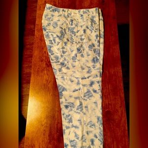 Very cute two-tone Capri pants